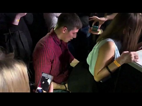 ❤️ Skutočný sex v ruskom nočnom klube. 18-ročné ruské dievča v análnom otvore a vagíne jebané v nočnom klube ❤️ Porno vk na sk.libporno.ru ❌